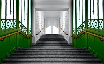 Der Weg ins Licht – Symmetrische Treppenarchitektur