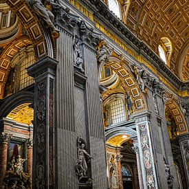 Italië, Rome, Vaticaanstad,  Sint-Pietersbasiliek (kerk, binnen) van Stanley Kroon