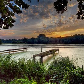 Sonnenaufgang am Wasser See am Wittsee Deutschland von Twan van den Hombergh