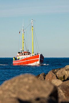 Fishing boat on the Baltic Sea van Rico Ködder