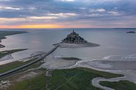 Mont Saint-Michel bij zonsondergang van Easycopters thumbnail