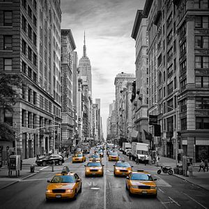 5th Avenue NYC Verkeer II van Melanie Viola