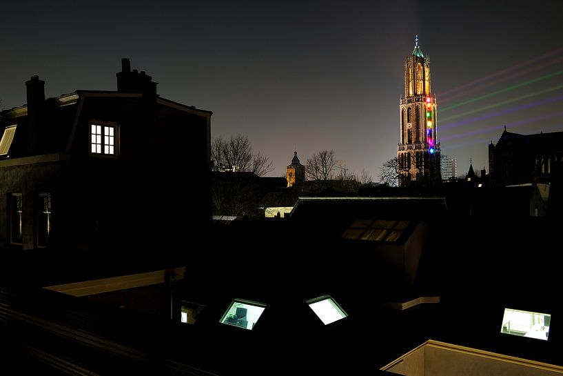 Sol Lumen vu depuis un toit-terrasse sur le Nieuwegracht à Utrecht. par Donker Utrecht
