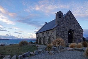 Kirche des guten Hirten am see Tekapo in Neuseeland von Aagje de Jong