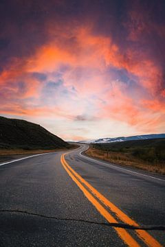 The road to Yellowstone National Park (Wyoming) van Maartje Klop