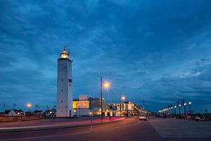 Boulevard Noordwijk tijdens het blauwe uur (3) von Dick van Duijn