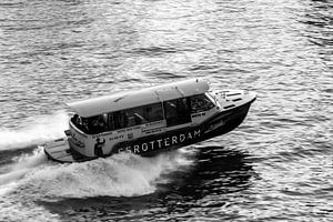 Watertaxi SS Rotterdam van Ilya Korzelius