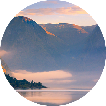 Zonsopkomst in het  Aurlandsfjord, Noorwegen van Henk Meijer Photography