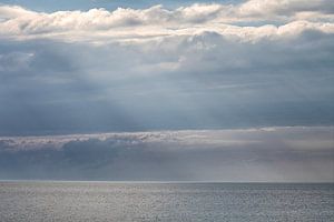 Sonnenharfe über dem Meer