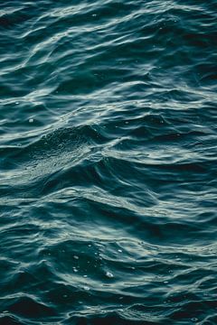 Whispers of contrast - ocean by Femke Ketelaar