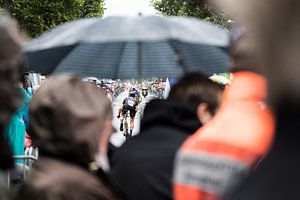 Schuilen voor de regen van Leon van Bon