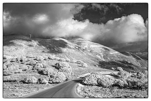 wolkenlucht boven de bergen, Kefalonia Griekenland