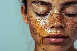 Beauté naturelle avec un masque au miel sur Poster Art Shop