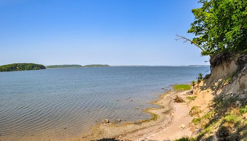 Natuurlijk strand aan de lagune bij de Great Jasmund Bodden bij Lietzow