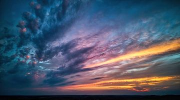 Kleurrijke zonsondergang van Bart Henseler