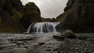 Stjórnarfoss waterfall, IJsland van Hans Kool
