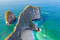 Luchtfoto van Kling king strand op Nusa Penida Bali Indonesie van Eye on You thumbnail