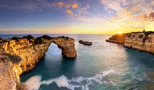 Praia de Albandeira an der Algarve, Portugal
