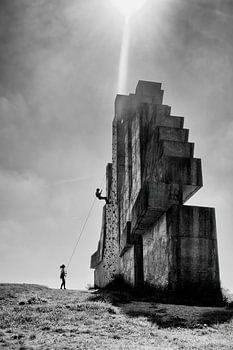 Grimpeurs sur un mur avec rétro-éclairage