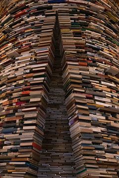 Book tower by Nynke Altenburg