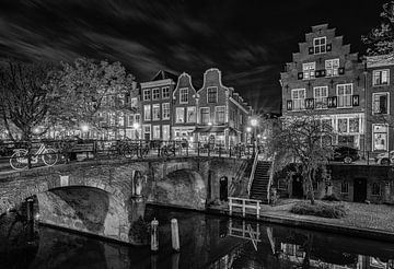 Ruhiger Abend an der Oudegracht in Utrecht (s-w) von Jeroen de Jongh