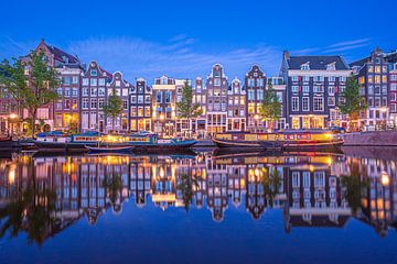 Avond fotografie aan het Singel in Amsterdam van Thea.Photo