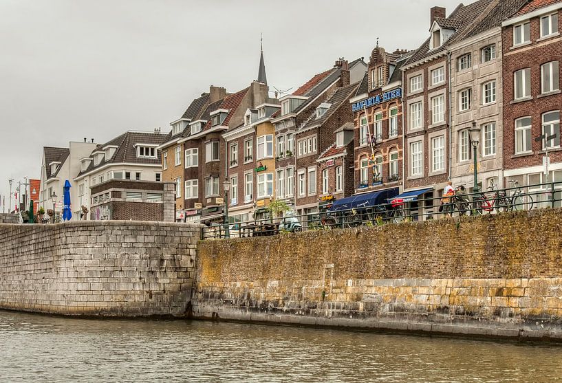 Cörversplein Maastricht vanaf de Maas von John Kreukniet
