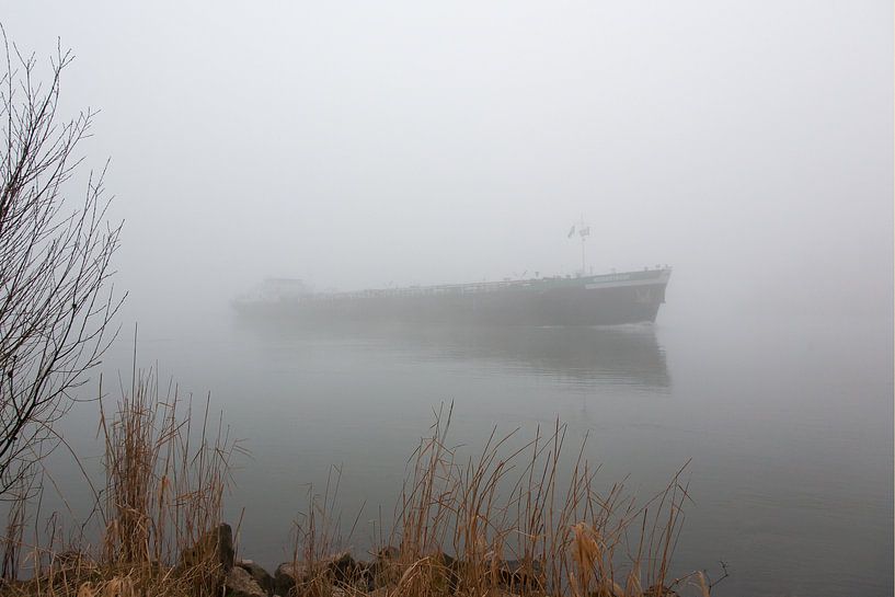 Schip in de mist van Evert Jan Kip