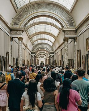 Binnenin het museum het Louvre in Parijs van MADK