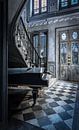 Klavier in alter Villa von Inge van den Brande Miniaturansicht