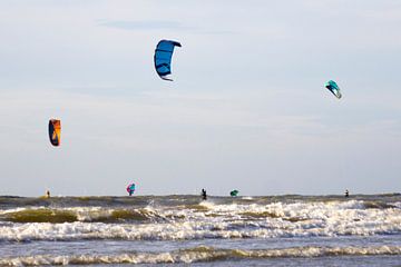 group of kite surfers by Liesbeth Vogelzang
