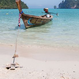 Hét vervoermiddel van Koh Phi Phi, Thailand. van Aukelien Philips