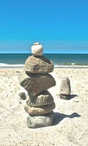 Steinmännchen am Strand  (Hochkantfoto)
