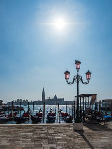 Uitzicht op het eiland San Giorgio Maggiore in Venetië, Italië van Rico Ködder