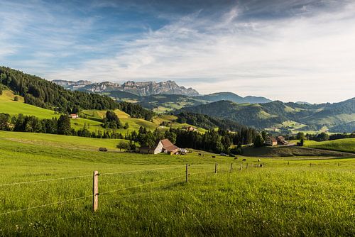 Appenzellerland met uitzicht op het Alpstein-gebergte en de Säntis