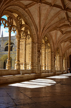 Blick durch den Mosteiro dos Jerónimos