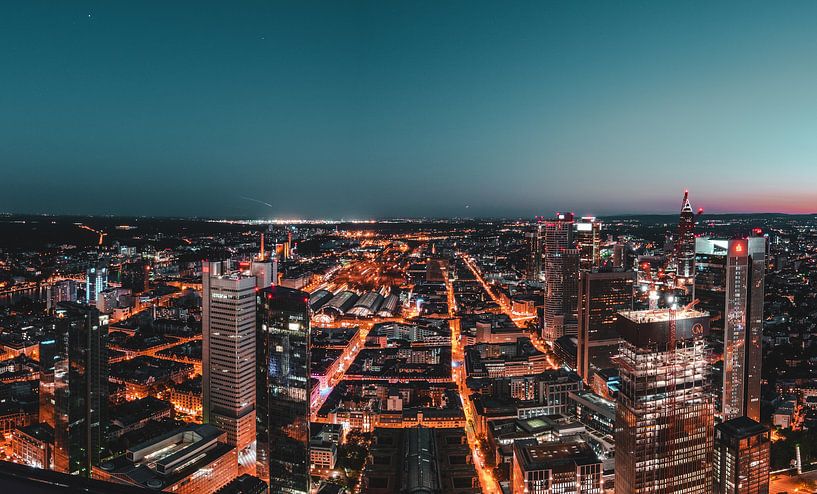 Abendstimmung über den Dächern von Frankfurt von Christian Klös