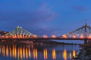 Elbe Bridge "Blue Wonder", Dresden van Gunter Kirsch