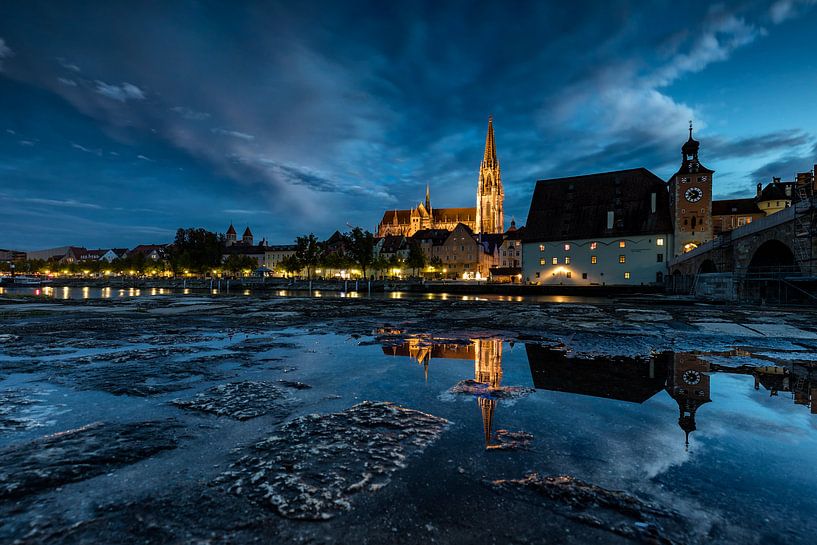 Regensburg in de avond van Tilo Grellmann