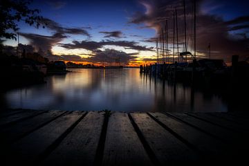 Ein schöner Morgen, voller Farben am Himmel, der Beginn eines neuen Tages. von Hans de Waay