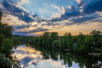 Sonnenuntergang über dem Fluss