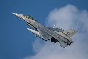 F-16 Royal Netherlands Air Force après le décollage, base aérienne de Volkel