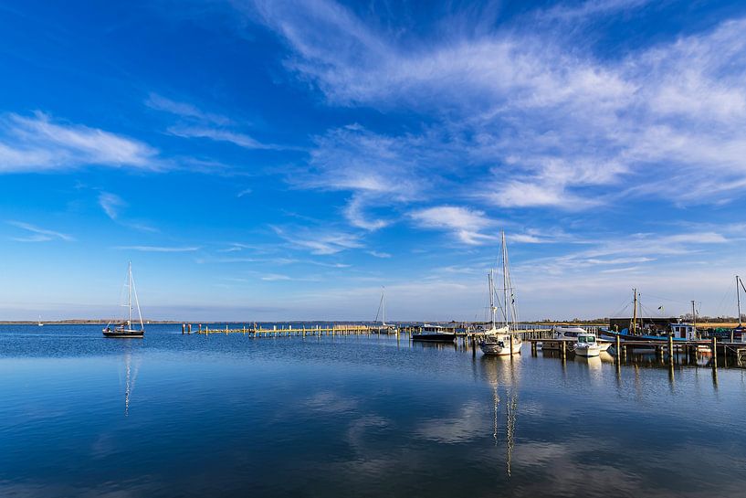 Boote im Hafen von Kloster auf der Insel Hiddensee von Rico Ködder