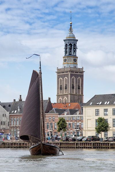 Oostwal Botterrace in Kampen ein Rennen mit historischen Schiffen von Dries van Assen