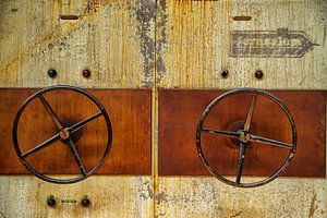 Rusty turntables by Jo Beerens