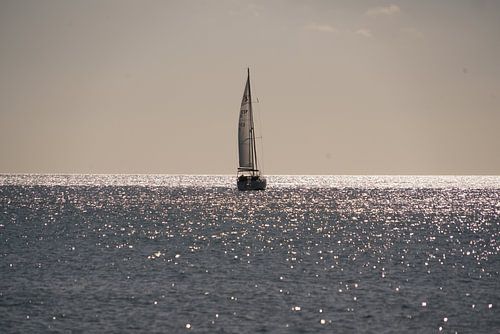 Zeilboot verlaat haven Sotogrande