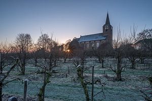 Zonsopkomst Erichem kerk von Moetwil en van Dijk - Fotografie