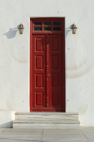 Porte en bois rouge par Xulé Bogers