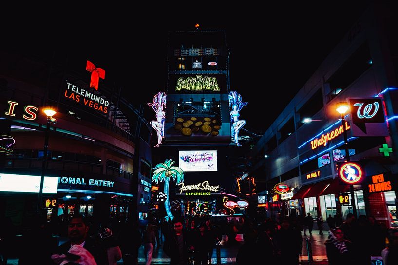 Las Vegas by Hello Pompoyo