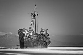 Shipwreck on the beach of Gythio, Peloponnese by Heiko Meier